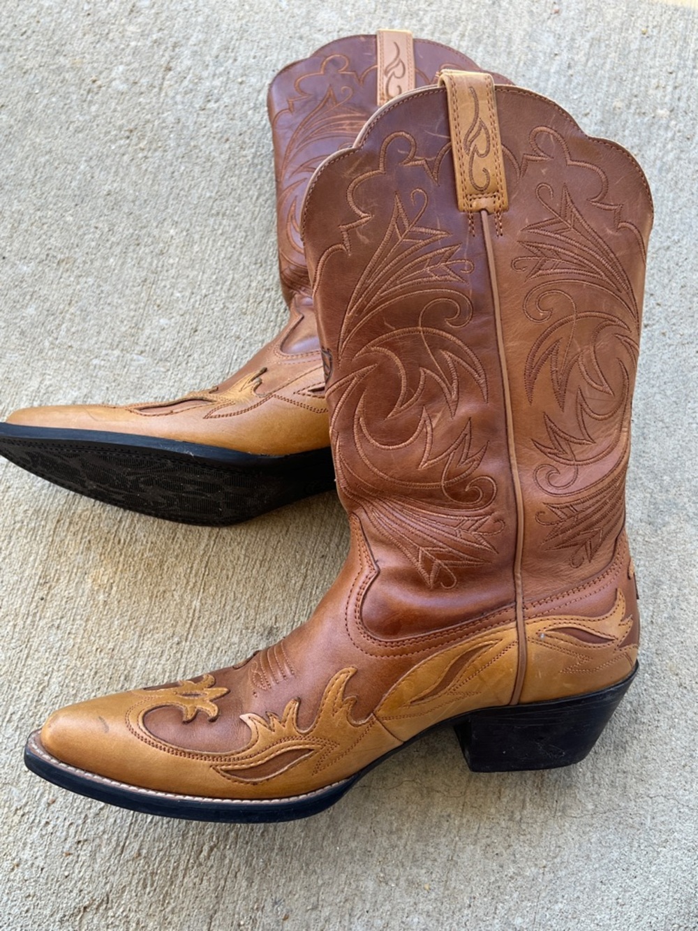 Ariat Women’s Brown Tan Embroidered Western Cowboy Boots EUC